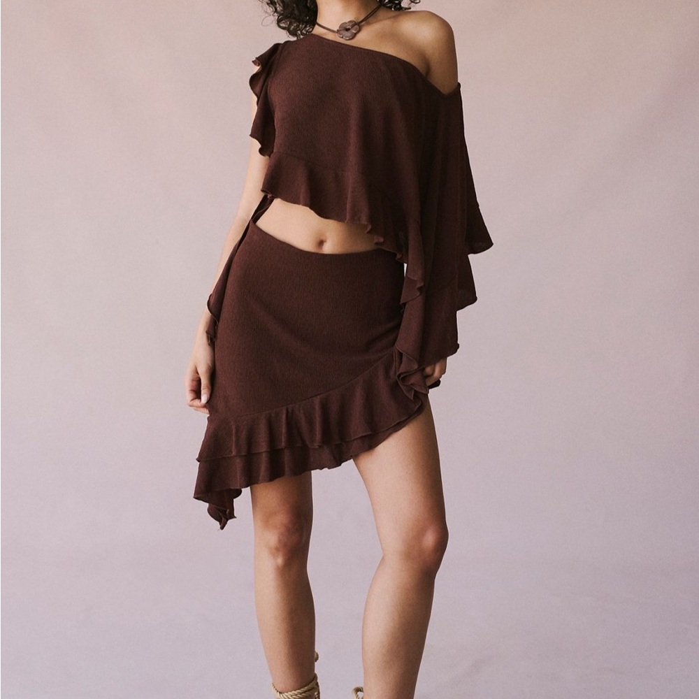 Asymmetrical two-piece set